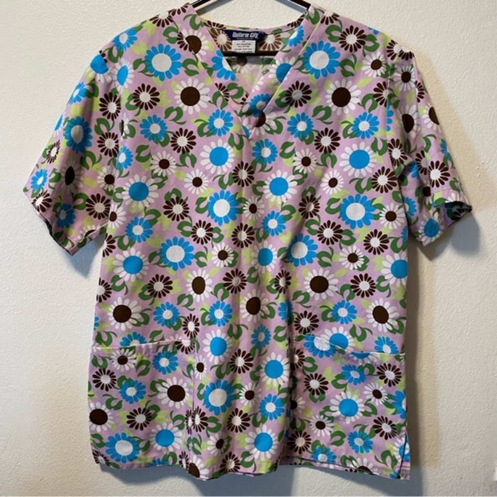 Uniform City Scrubs Women’s Size‎ Medium Purple Blue Floral Pull Over Pockets